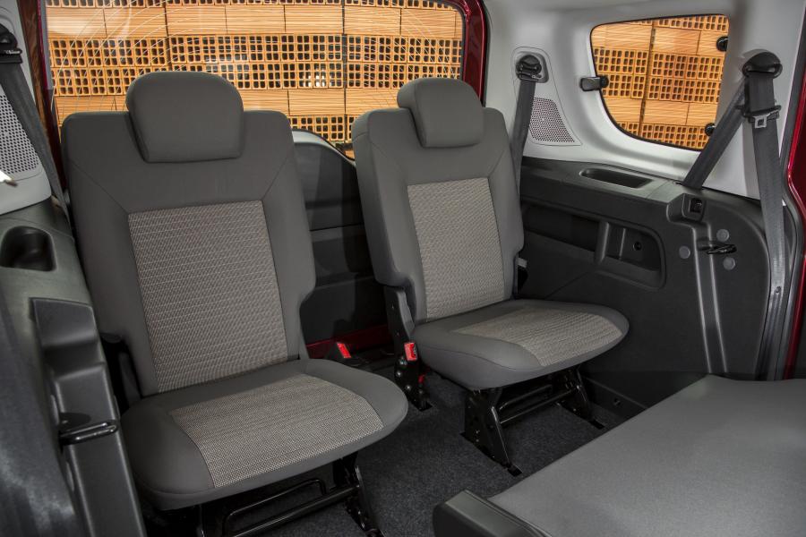 Интерьер Fiat Doblo (152) 2015 года  (фото 8 из 47)